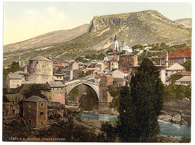 mostar-panorama-u-pozadini-dominira-saborna-crkva-672