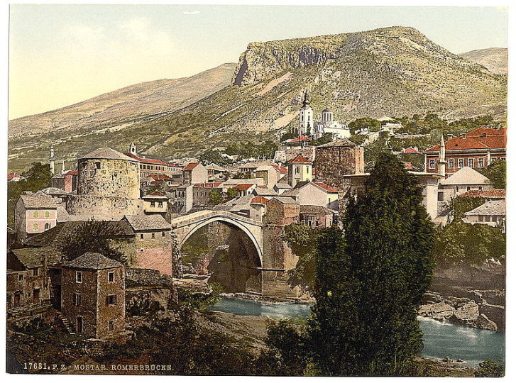 mostar-u-pozadini-crkva-svete-trojice