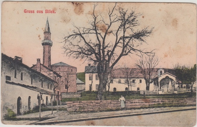 Bileca Pogled Na Pijacu U Pozadini Dzamija I Stara Crkva Sa Drvenom Kapijom Pre Velikog Rata